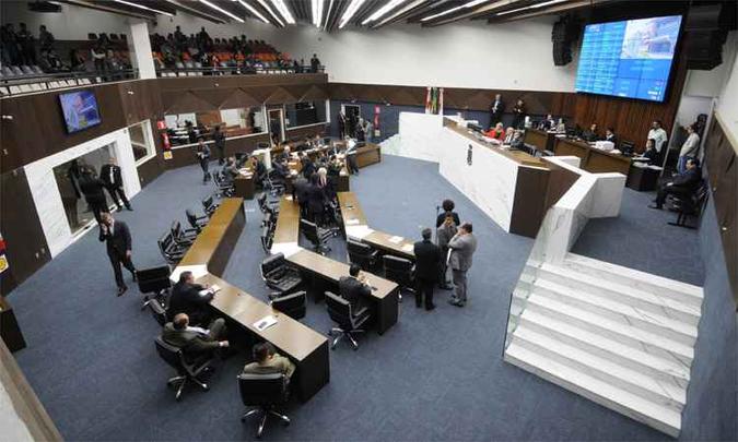 Plenário da Câmara Municipal de BH: cinco parlamentares que migraram de partido estão na mira do Ministério Público Eleitoral(foto: Leandro Couri/EM/DA Press - 3/7/17) Plenário da Câmara Municipal de BH: cinco parlamentares que migraram de partido estão na mira do Ministério Público Eleitoral(foto: Leandro Couri/EM/DA Press - 3/7/17)