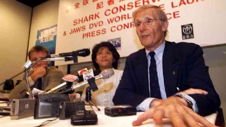 No incio dos anos 2000, Benchley viajou para a China e Hong Kong para fazer campanha contra o consumo de sopa de barbatana de tubaro(foto: Getty Images)