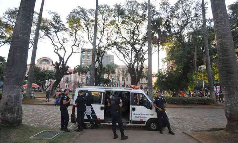 Guardas tambm foram surpreendidos por cancelamento de festival(foto: Alexandre Guzanshe/EM/DA Press)
