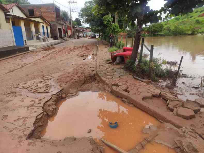 Chuva provoca estragos na cidade de Machacalis no Vale do Jequitinhonha e outras cidades da regio