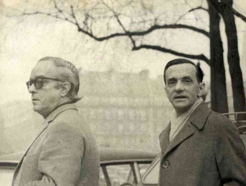 Vinicius de Moraes e Joo Cabral de Melo neto em Paris(foto: Arquivo O Cruzeiro)