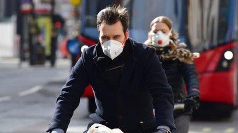 O v�rus depende da mobilidade das pessoas para circular entre cidades, estados e pa�ses(foto: BBC)