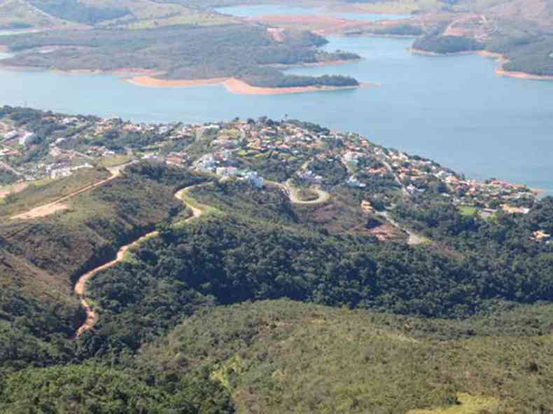 Mirante Morro do Chapu descortina vista do Lago de Furnas e municpios ao redor(foto: Prefeitura de Capitlio/Divulgao %u2013 19/10/17)