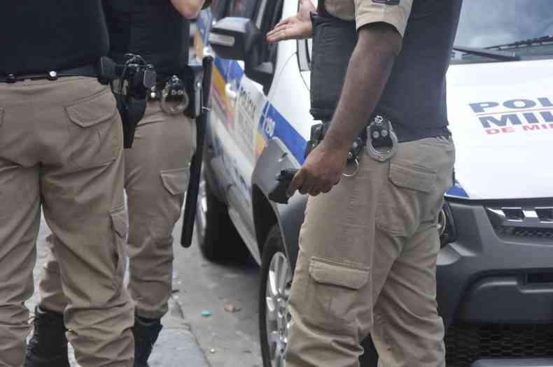 Policiais socorreram a vtima para o Hospital Joo XXIII(foto: Juarez Rodrigues/EM/D.A Press)