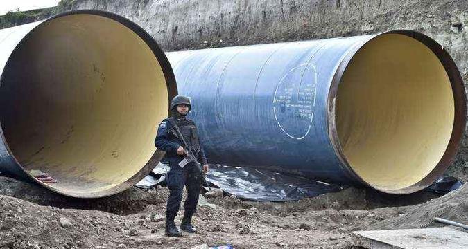 Policiais federais buscam o traficante foragido Joaqu�n 'El Chapo' Guzm�n em �reas pr�ximas � pris�o Altiplano(foto: AFP PHOTO/ Yuri CORTEZ )