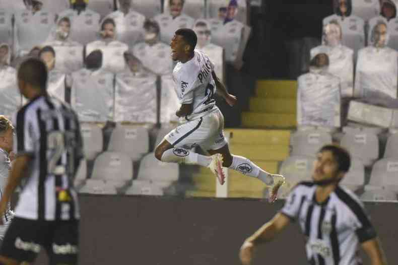 Arthur Gomes marcou o primeiro gol do Santos sobre o Atltico(foto: Santos/divulgao)
