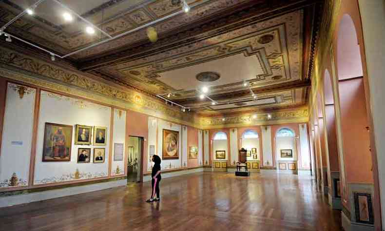 O Museu Mineiro reabriu suas amplas salas, que abrigam obras de diversos artistas mineiros e uma coleo de arte sacra