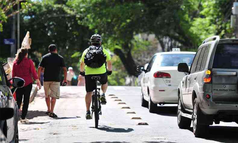 Belo Horizonte ainda aguarda a consolidao das bicicletas como meio de transporte(foto: Alexandre Guzanshe/EM/D.A Press )