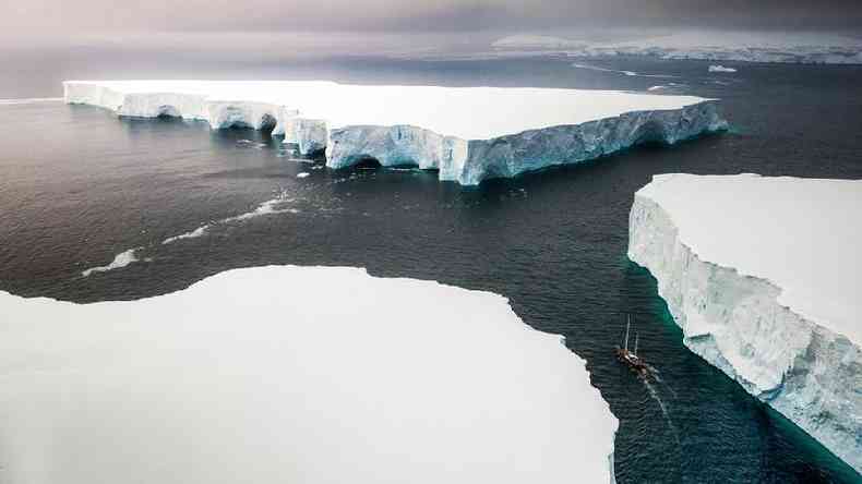 Blocos de gelo no mar