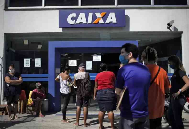 Presidente da Caixa disse que o banco pensa em formas de evitar aglomeraes nas agncias(foto: Mauro Pimentel/AFP)