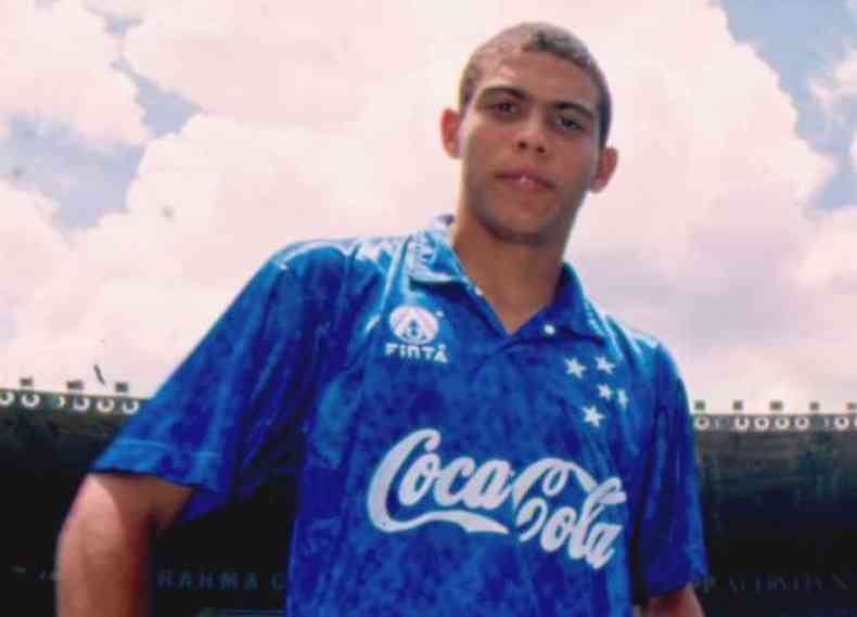 Ronaldo com a camisa do Cruzeiro, no Mineiro, em 1994(foto: Washington Alves/EM/D.A Press)