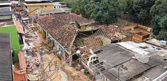 Reconstruo da cidade  o grande drama da populao, que nem sabe por onde recomear(foto: Marcos Michelin/EM/D.A Press)