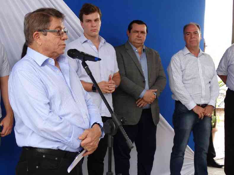 O ento senador Fernando Bezerra Coelho participa da entrega de lotes de projeto de irrigao da Codevasf em Pernambuco em 2018