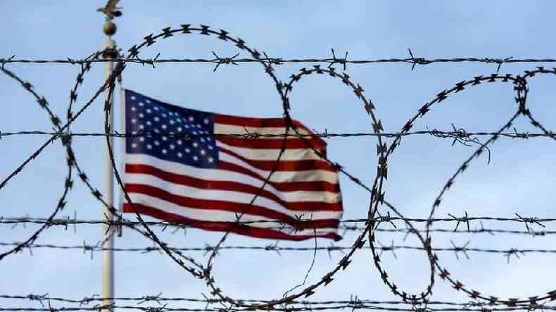 O governo dos EUA endureceu as regras para quem tenta cruzar a fronteira(foto: Getty Images)