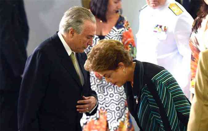 Temer e Dilma durante solenidade no Palcio do Planalto, em dezembro de 2015(foto: Antnio Cruz/Agncia Brasil - )