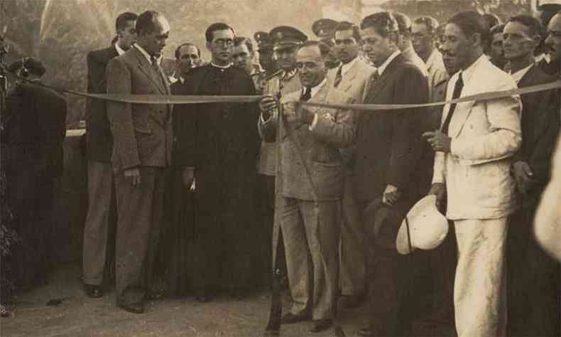 Esperado com festa na cidade, Getlio Vargas cortou a fita inaugural da estrutura em maio de 1940 (foto: Prefeitura de Nova Era/Divulgao)