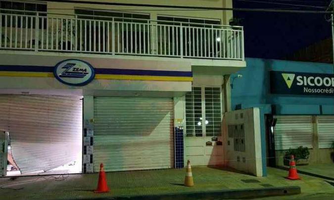Grupo atacou duas agência bancárias em Jacuí, no Sul de Minas(foto: Polícia Militar /Divulgação) Grupo atacou duas agência bancárias em Jacuí, no Sul de Minas(foto: Polícia Militar /Divulgação)