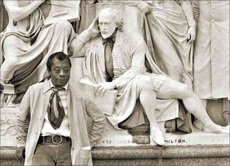 Autor de peas teatrais, ensaios e romances, James Baldwin expe uma sociedade fraturada, em que a individualidade se sobrepe s relaes afetivas e coletivas (foto: Allan Warren/Wikicommons)