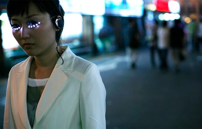 Funky led eyelashes: A invenção emite luzes até os cílios para acentuar os olhos fazendo com que pareçam maiores. Com uma inclinação diferente da cabeça é possível desligá-las ou acendê-las (foto: SOOMIPARK/REPRODUÇÃO) Funky led eyelashes: A invenção emite luzes até os cílios para acentuar os olhos fazendo com que pareçam maiores. Com uma inclinação diferente da cabeça é possível desligá-las ou acendê-las (foto: SOOMIPARK/REPRODUÇÃO)