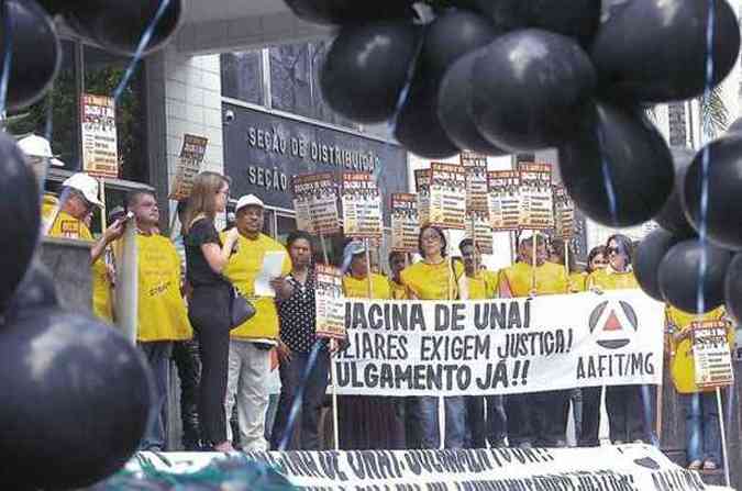 Auditores fiscais, sindicalistas e polticos pedem o julgamento imediato dos acusados (foto: Cristina Horta/EM/D.A Pres - 27/1/12)