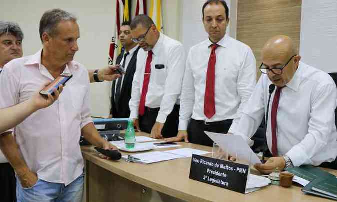 O vice-prefeito foi empossado nos primeiros minutos desta quarta-feira(foto: Câmara de São Lourenço / Divulgação)