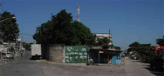 Imvel na entrada da Favela da Galinha, em Inhama, onde esto guardados documentos de Brizola(foto: Tulio Santos/EM/D.A Press)