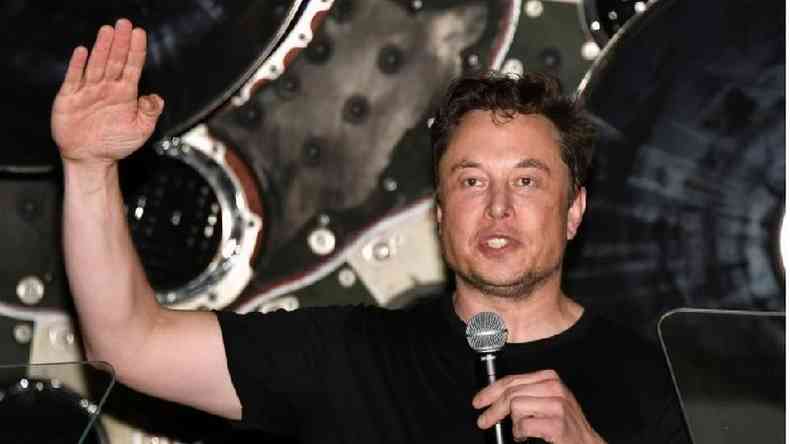 Elon Musk anunciou em 2018 primeiro voo privado de um passageiro  Lua