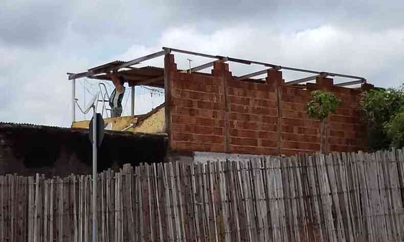 Casas foram destelhadas e famlias afetadas(foto: Ascom/divulgao)