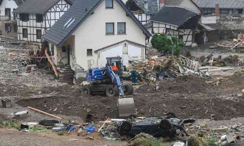 Enchentes causaram grandes danos em Schuld, no Oeste da Alemanha; inundaes devastadoras tambm afetaram outras partes da Europa ocidental, com mais de 150 mortos at o momento(foto: AFP / Christof STACHE)