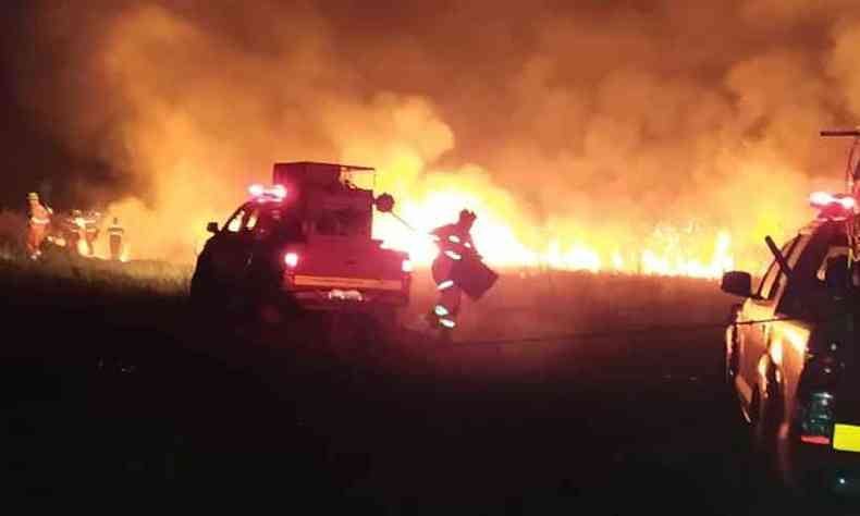 Em setembro na cidade de Uberaba os incndios em vegetao aumentaram quase 80%, em relao ao mesmo perodo do ano passado(foto: 8 BBM/Divulgao)
