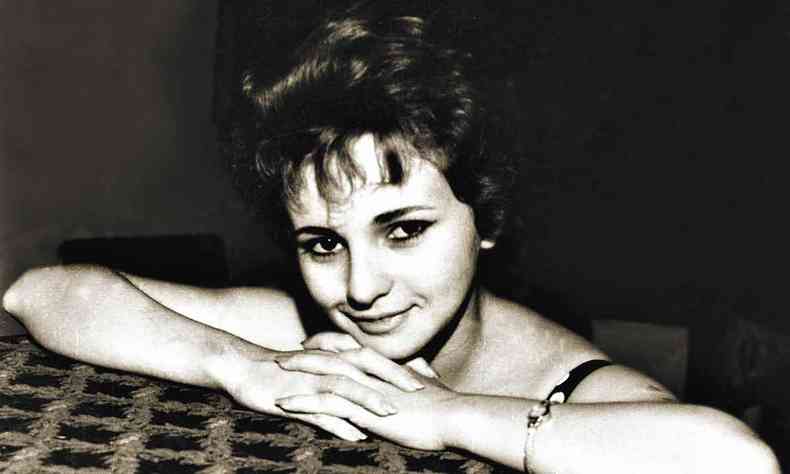 atriz e apresentadora Zelinha em foto em preto e branco