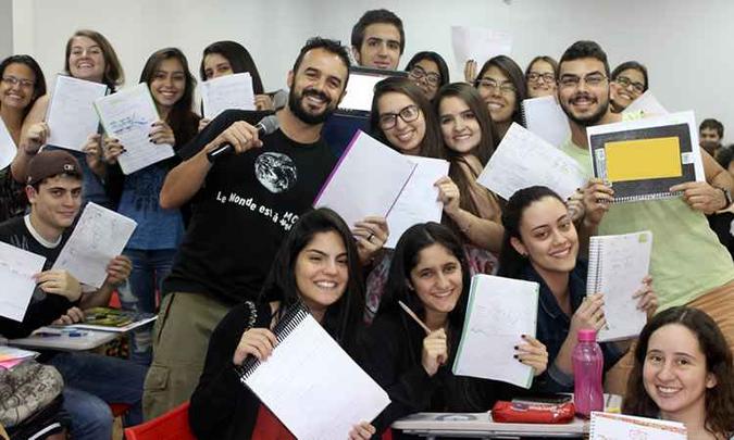 Prof. Percy Fernandes e alunos: troca de conhecimento por doação de material escolar para comunidades quilombolas e índigenas do Norte de Minas. Prof. Percy Fernandes e alunos: troca de conhecimento por doação de material escolar para comunidades quilombolas e índigenas do Norte de Minas.