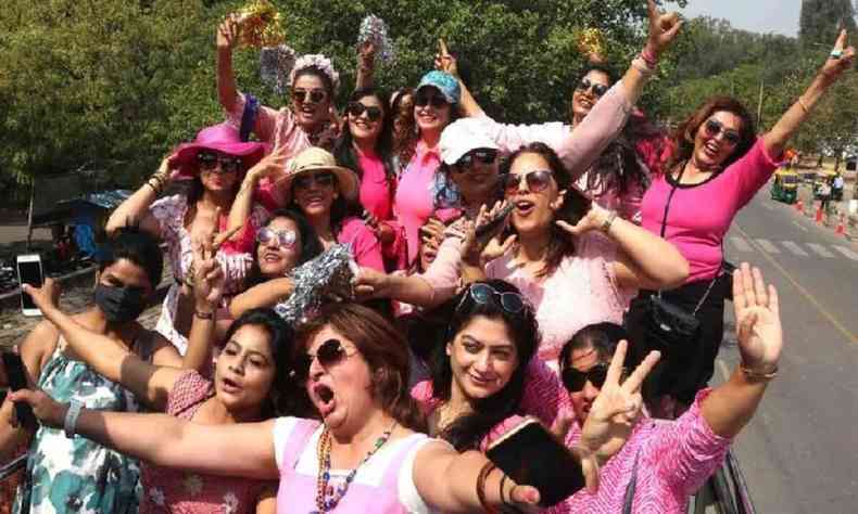 Mulheres em Celebraes em Chandigarh, na ndia, em 8 de maro de 2021