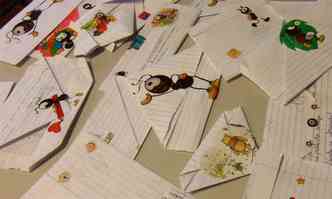 Com frases carinhosas, desenhos e adesivos, as 114 cartinhas foram enviadas  prefeitura da cidade mineira via correio(foto: Sirlei Cavalli/Arquivo pessoal )