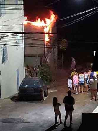 Vizinhos foram surpreendidos pelos gritos de socorro do morador(foto: Reproduo da internet/WhatsApp)