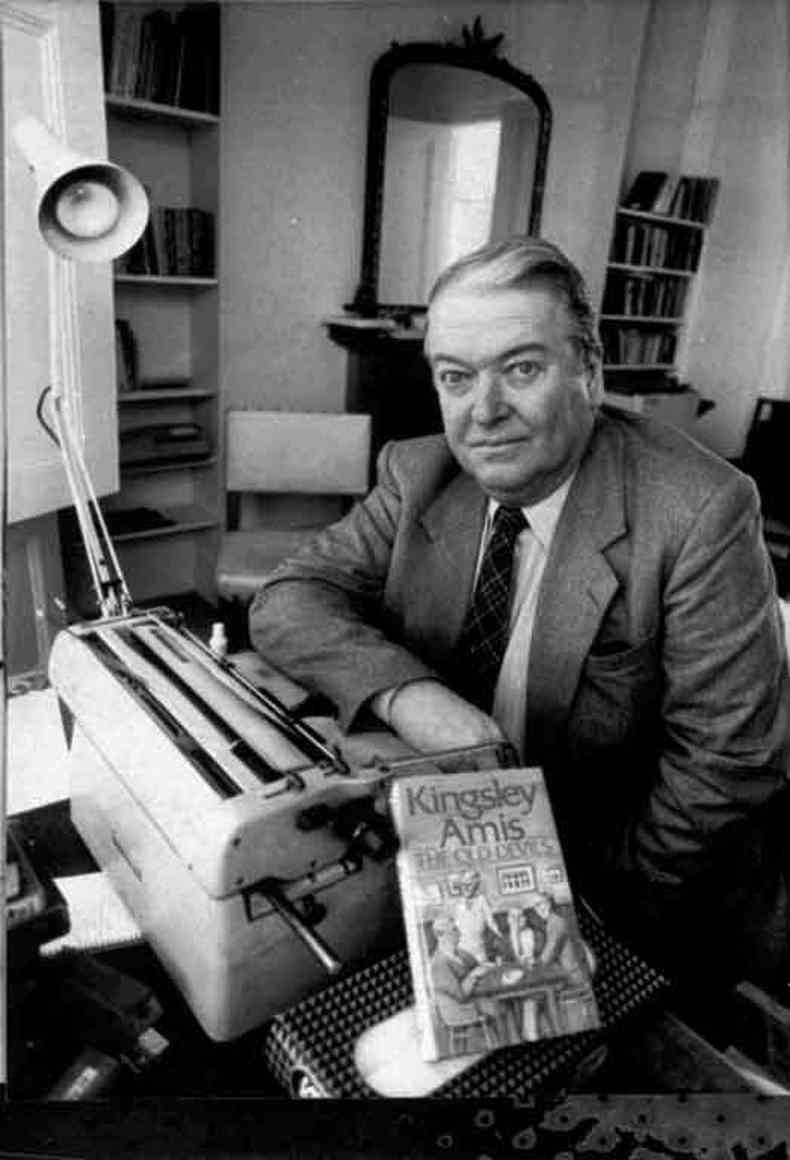 Kingsley Amis (1922-1995)  um dos principais autores britnicos do ps-guerra, gerao que mantinha cidos comentrios sobre os costumes ingleses(foto: APF)