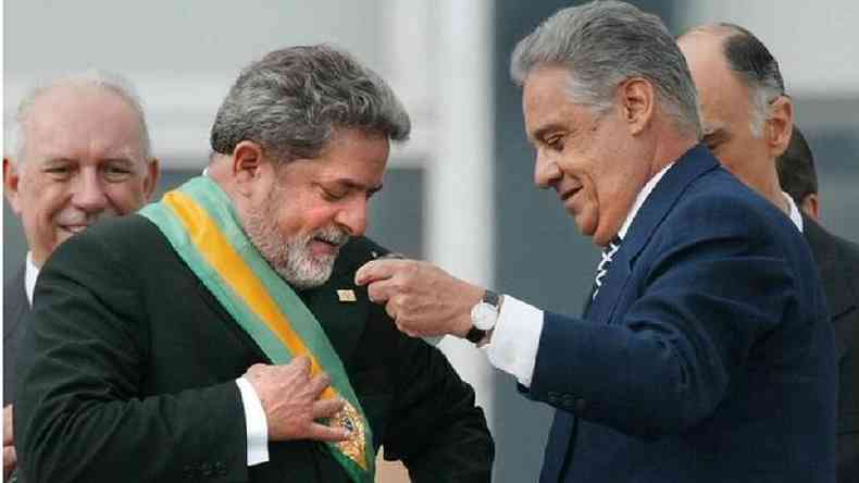 Fernando Henrique passou a faixa presidencial para Lula em 2003