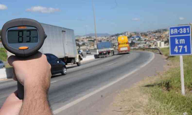 Abusos de velocidade no esto na lista de multas que podem ser convertidas(foto: Paulo Filgueiras/EM/D.A Press)