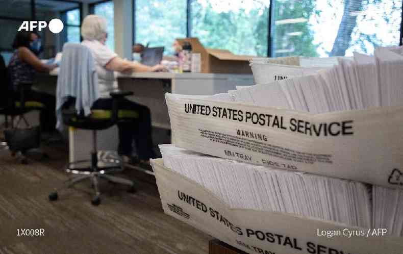 Caixas com envelopes de votao no escritrio eleitoral do condado de Mecklenburg, em Charlotte, na Carolina do Norte, em 4 de setembro de 2020