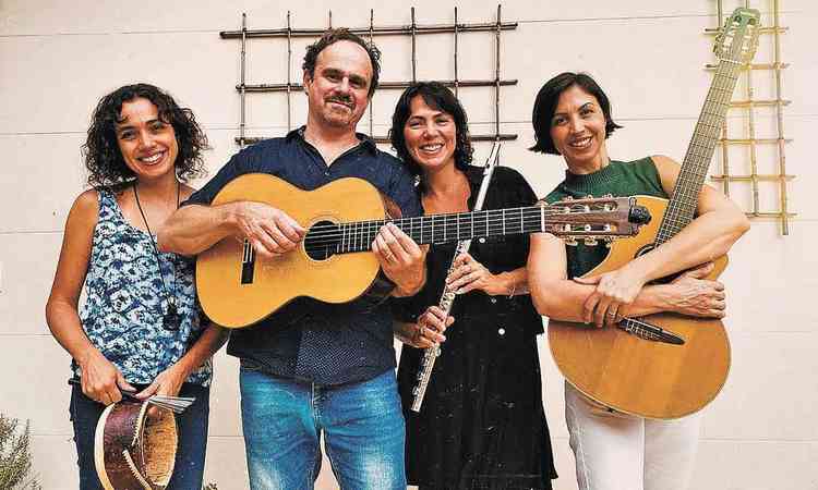 Trio Amaranto formado por Flvia, Lcia, Marina Ferraz e violinista Tabajara Belo