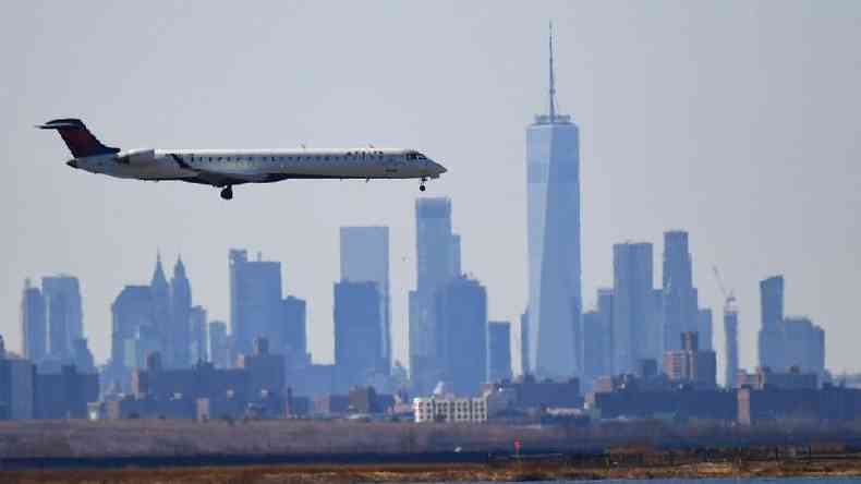 Avio da Delta pousando em Nova York