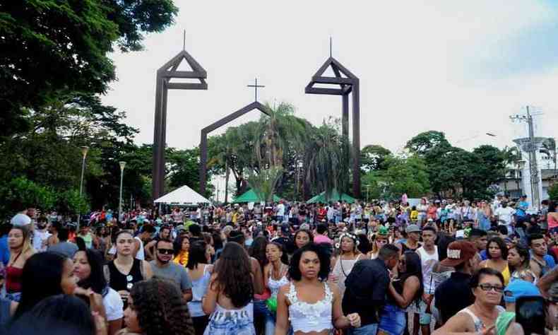 A Praa Milton Campos  um dos locais onde ocorre o carnaval em Betim. Feriado de Fevereiro foi adiado(foto: Prefeitura de Betim/Divulgao)