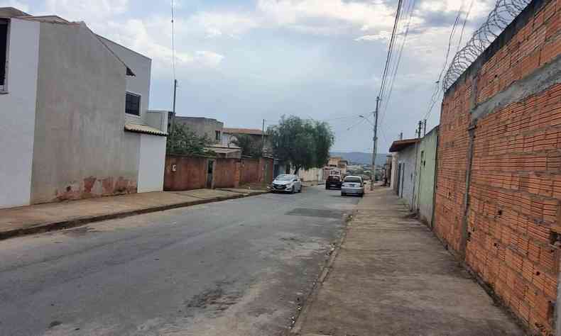 Rua do Bairro Alterosa, em Montes Claros, onde ocorreu tragdia com criana afogada em balde