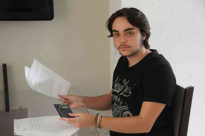 Gabriel Couto é um dos 1.134 estudantes brasileiros que assinam carta pedindo ajuda ao Itamaraty: ''A expectativa é que eles negociem com o governo americano'' (foto: Juarez Rodrigues/EM/D.A Press)