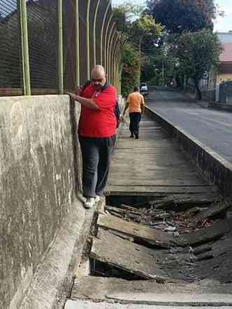Falta de manuteno complica a vida de pedestres(foto: Paulo Filgueiras/EM/D.A PRESS)