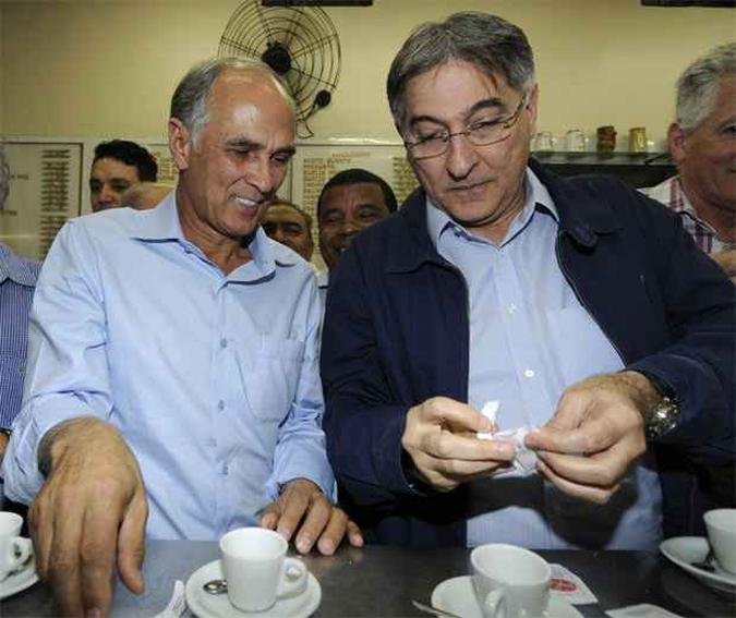 Pimentel (D) e Andrade: cafezinho em local tradicional no Centro de BH(foto: Jair Amaral/EM/D.A Press) Pimentel (D) e Andrade: cafezinho em local tradicional no Centro de BH(foto: Jair Amaral/EM/D.A Press)
