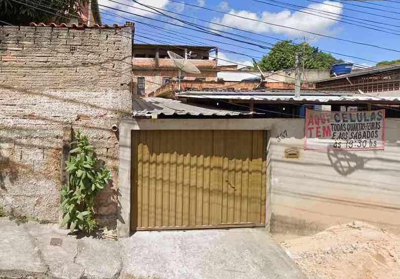 Igreja evangélica montada em garagem em Santa Luzia. 