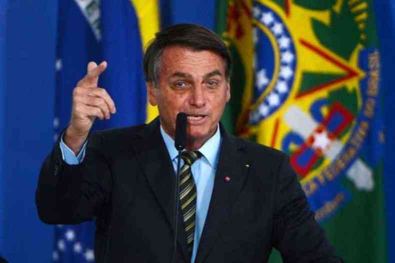 Durante discurso, Bolsonaro falou sobre a dificuldade dos brasileiros na aquisio da casa prpria (foto: Ed Alves/CB/D.A Press)