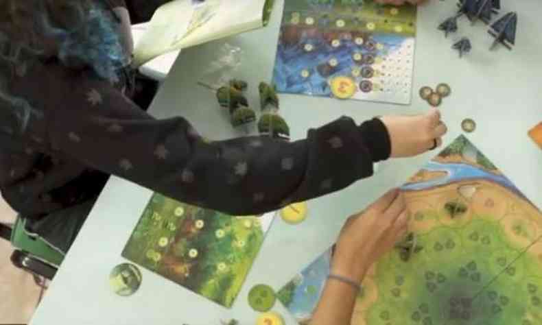 Educadores pretendem associar a lgica dos jogos de tabuleiro s disciplinas da grade escola(foto: Reproduo/ Youtube)