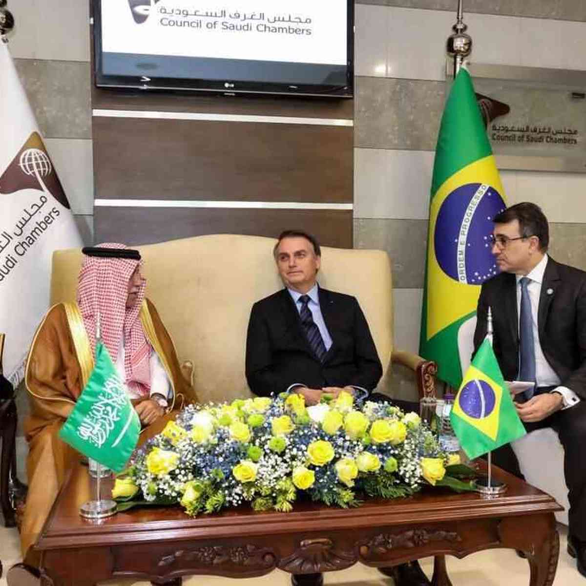 Bolsonaro recebeu pessoalmente segundo pacote de joias enviado pelo governo  saudita, diz jornal